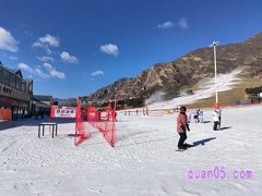 美团门票 万科石京龙滑雪场【成人票】4小时滑雪通兑票+雪具¥88