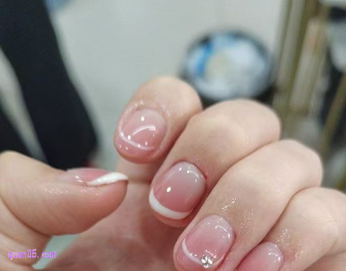 美团上团购美甲可以一个人去吗